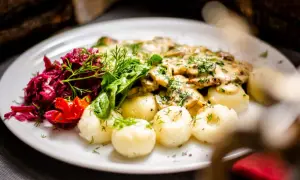 Gdzie zjeść w Katowicach? Przewodnik po najlepszych smakach miasta