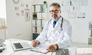 Urolog czy nefrolog? Jak wybrać właściwego lekarza?