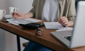 Podatek od nieruchomości IN-1: Wypełnij bez błędów! Poradnik krok po kroku