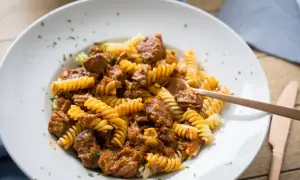 Gulasch würzen: Meine Profi-Tipps für authentischen Geschmack