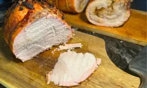 Najlepsza marynata do szynki na grilla, która zachwyci smakiem