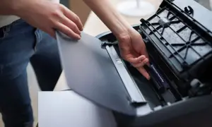 Jak ustawić drukowanie dwustronne i zaoszczędzić papier oraz czas