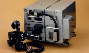 Pierwszy telefon komórkowy wyglądał jak ten sprzęt.