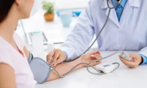 Nieregularny puls: Co oznacza? Objawy, przyczyny i kiedy iść do lekarza