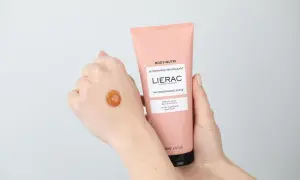 Jaki peeling przed samoopalaczem, aby uniknąć plam i nierówności?