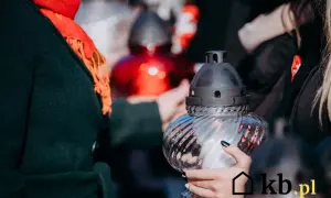 Dlaczego nie wolno palić zniczy na pogrzebie? Odkryj niebezpieczeństwa i przesądy