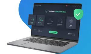 Program antywirusowy na komputerze AVG Free Antivirus pokazuje podstawową ochronę. Kliknij "RUN SMART SCAN" dla bezpieczeństwa.