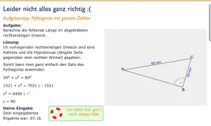 Rechtwinkliges Dreieck mit Seitenlängen 39 mm und 89 mm. Die Lösung zeigt, wie man den Satz des Pythagoras umstellt, um die fehlende Seite zu berechnen.