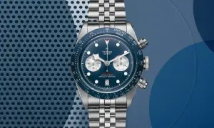Niebieski chronograf Tudor z bransoletą, idealny dla najlepszych Tudorów. Plan emisji zegarka.