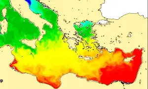 Temperatura wody i warunki pogodowe w Morzu Egejskim w różnych miesiącach