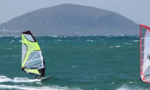Windsurfing w Wielkiej Brytanii: Przewodnik po spotach i poradnik dla Polaków