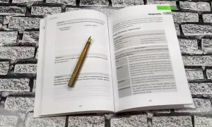 Jak wygląda rozprawka? Kluczowe elementy i praktyczne wskazówki