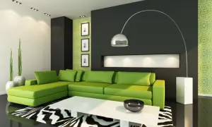Nowoczesny salon z narożną kanapą w intensywnym, limonkowym kolorze. Wzory na ścianie i dywan w zebrę dodają energii.