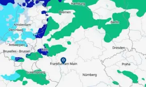 Schneevorhersage für Dezember in Deutschland: Grün zeigt Schnee an, besonders um Berlin und Hamburg. Blaue und hellblaue Flächen deuten auf Regen oder nassen Schnee hin.