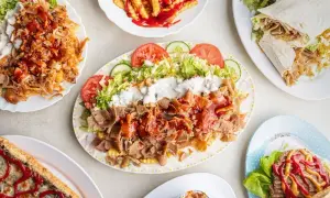 Kebab: Skąd pochodzi? Historia, rodzaje i polski fenomen