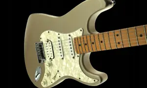 Złota elektryczna gitara, jakby wybiegły z niej dźwięki, gotowa do rockowych popisów.