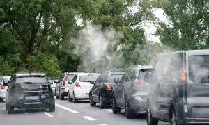 Przewóz gotówki przez granicę: Ile bez zgłoszenia? Uniknij kar!