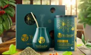 Zestaw Yerba Mate: tykwa, bombilla, puszka z yerbą. Zastanawiasz się, ile gram yerby sypać? Zwykle 25-50g na porcję.