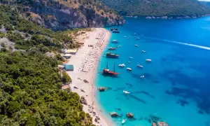 Nad jakim morzem leży Albania? Odkryj jej piękne wybrzeża