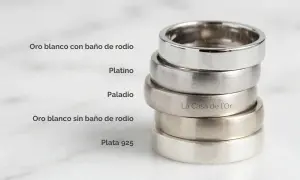 Anillos apilados de platino, paladio, plata 925 y oro blanco con y sin baño de rodio.