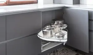 Co zamiast szafki narożnej w kuchni? 7 pomysłów na sprytny kąt