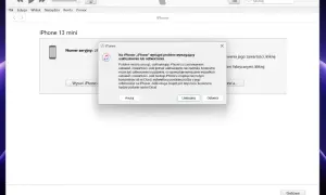 Okno dialogowe iTunes z komunikatem o problemie z iPhone'em 13 mini.
