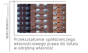 Przekształcenie spółdzielczego własnościowego prawa do lokalu co to znaczy? Ceglany blok mieszkalny z wieloma oknami.