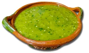 En skål med grön salsa, perfekt för ditt nästa salsa recept.