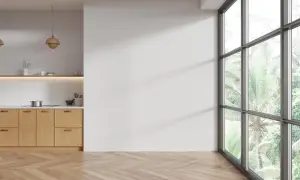 Cocina moderna con suelo de madera en espiga. Aprende como limpiar suelo de madera para mantenerlo impecable.