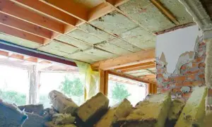 Ile kosztuje przeniesienie domu drewnianego? Sprawdź ukryte wydatki