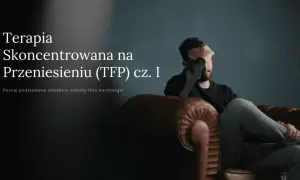 Mężczyzna siedzi na kanapie, zasłaniając twarz. Tytuł: Terapia Skoncentrowana na Przeniesieniu (TFP) cz. I. Poznaj założenia metody Otto Kernberga.