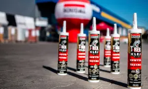 Soudal T-Rex Gold - klej, który chwyta natychmiast i trzyma na zawsze. Kilka tub na tle niebieskiego nieba i balonów.