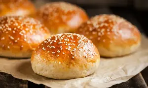 Buns burger maison : la recette moelleuse et inratable de Thibault Tanguy