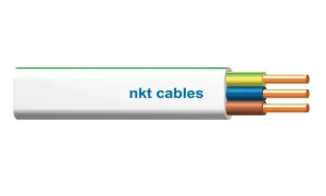 Przekrój kabla NKT Cables z żyłami w kolorach żółto-zielonym, niebieskim i brązowym. Idealny, by dowiedzieć się, jaki kabel do gniazdek wybrać.
