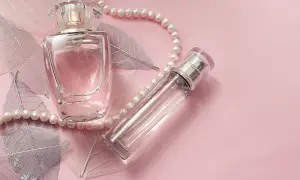 Czym się różni woda perfumowana od toaletowej? Odkryj kluczowe różnice