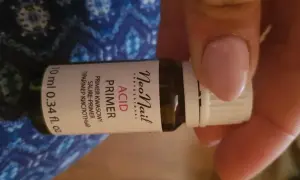 Butelka z kwasowym primerem do paznokci NeoNail Acid Primer.