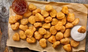 Jak zrobić kurczaka jak z KFC? Przepis na chrupkość i soczystość!