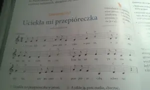 Fragment nut z piosenką "Uciekła mi przepióreczka" z literami i cyframi.