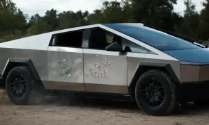 Tesla Cybertruck z widocznymi śladami po kulach. Zastanawiasz się nad jego ceną?