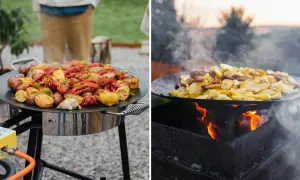 Kräftor, majskolvar och potatis tillagas på en muurikka. Ett härligt muurikka recept för utomhusmatlagning.