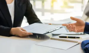 Czy aneksem można zmienić czas trwania umowy? Sprawdź ważne zasady
