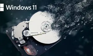 Dysk twardy rozpada się w pył pod logo Windows 11.