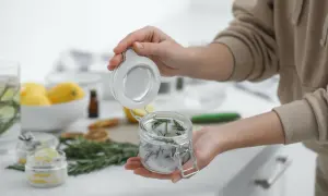 Świeca ogrodowa DIY: Stwórz magię na tarasie i odstrasz komary!