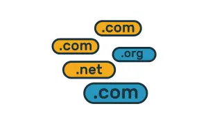 Etykiety z rozszerzeniami domen: .com, .net, .org. Wybór odpowiedniej domeny znaczenie ma kluczowe dla obecności w internecie.
