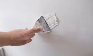 Jak długo schnie gips? Uniknij błędów, przyspiesz schnięcie!