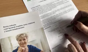 Co to jest renta rodzinna? Pełny poradnik: kryteria, kwoty, wniosek