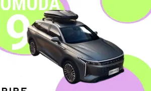 Szary OMODA 9 Super Hybrid z boxem dachowym, gotowy na przygodę.
