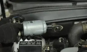 Gdzie jest filtr paliwa w Hyundai i30 1.4 benzyna? Znajdź go łatwo!