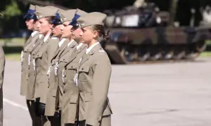 Ile zarabia wojskowy po studiach? Zaskakujące wynagrodzenia i korzyści