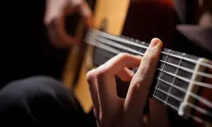 Ile trwa nauka gry na gitarze elektrycznej? Realne ramy czasowe